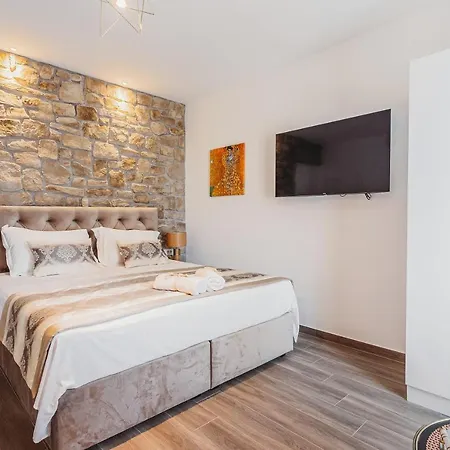 Four Elements - Fire & Air Apartman